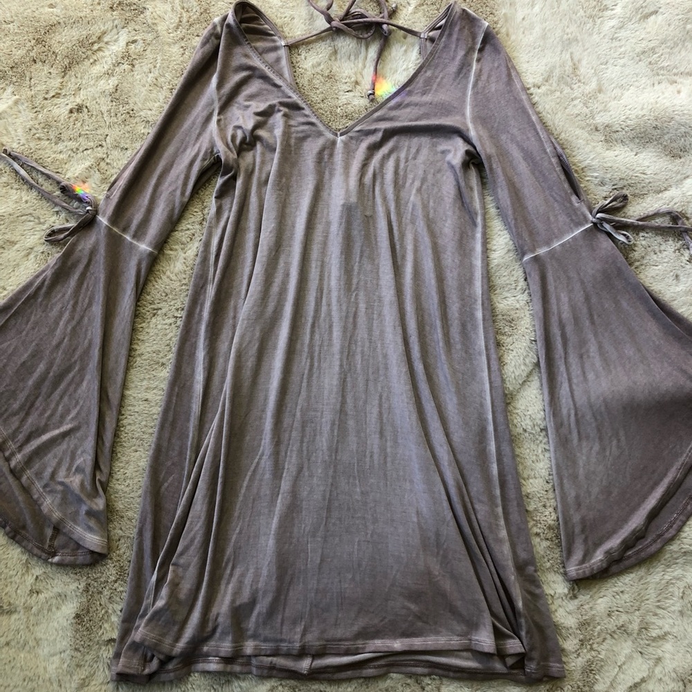 American Eagle Bell Sleev Dress 🌿